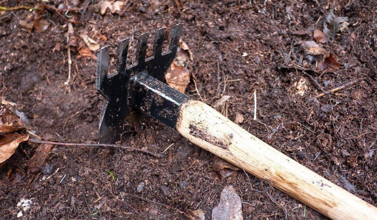 Rogue 70HRH Rake/Hoe Fire Tool with 40" Hickory Handle (USA) - NORTH RIVER OUTDOORS