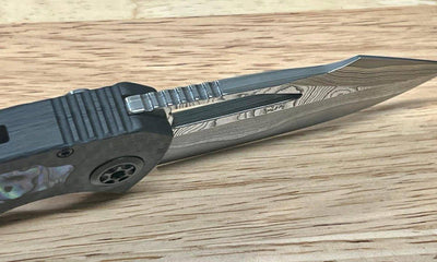 Heretic Custom Pariah Manual V2 Wood Grain San Mai Carbon Fiber Abalone Inlay (Blade Show) - NORTH RIVER OUTDOORS