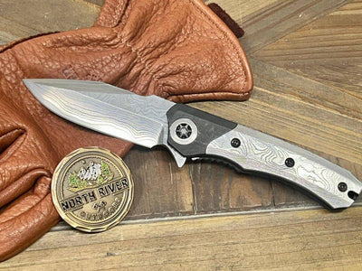 Heretic Knives Custom Wraith Manual T/E DLC Titanium Handle w/ Vegas Forge Wood Grain Damascus Inlay Hand Compound Ground Vegas Forge Wood Grain San Mai Damascus Blade - NORTH RIVER OUTDOORS