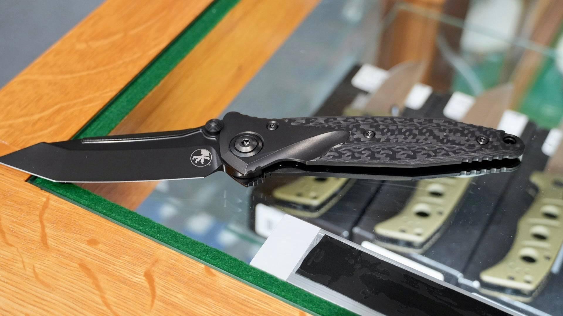 Microtech Signature Socom Bravo Manual Folding Knife 4" M390 Black DLC Tanto Titanium Handles Carbon Fiber Scales 261-1DLCTCFTIS - NORTH RIVER OUTDOORS